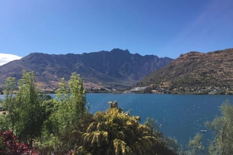 The stunning lake & Mountain View