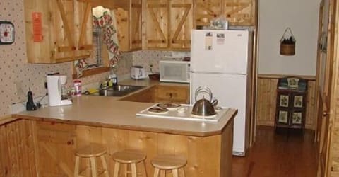 Quaint kitchen with all amenities