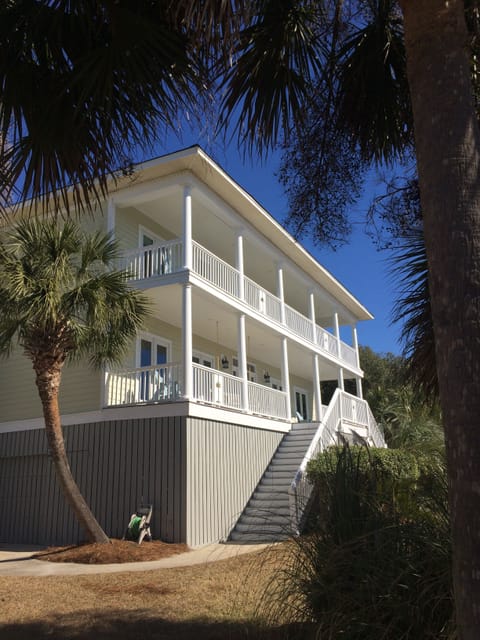 Peaceful Hunley House