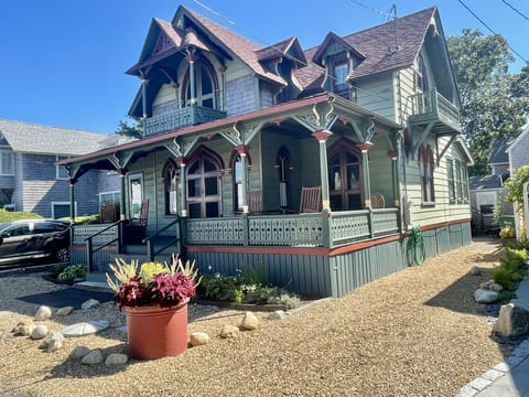 Vintage Victorian Charm!