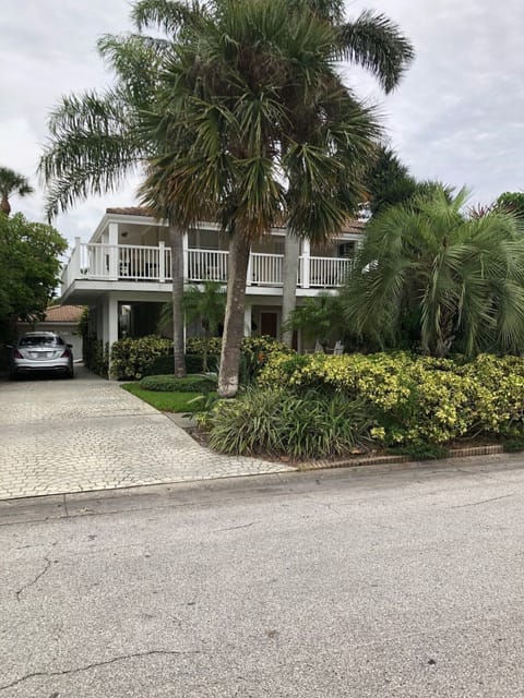 Clearwater Beach Elegance -Street View - 30 steps to Beach Boardwalk!