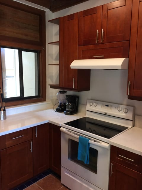 Range, dishwasher, coffee maker, Keurig, blender: everything you need to cook in