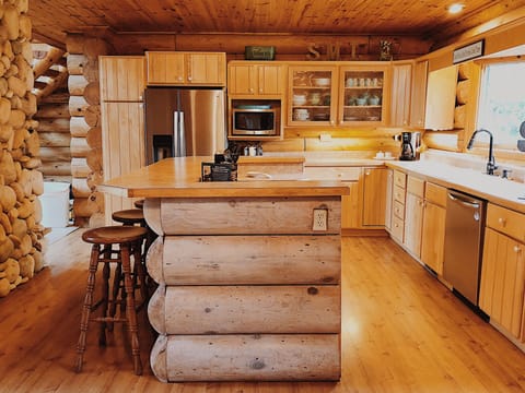 Fully stocked kitchen. No need to bring anything from home.