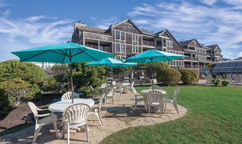 Outdoor picnic area near the free gas grills.