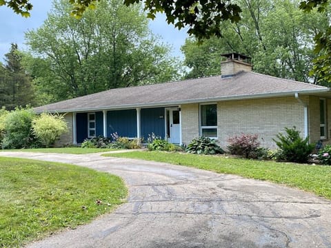 Circular driveway at the front of the house