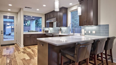 Chef’s kitchen, fully stocked