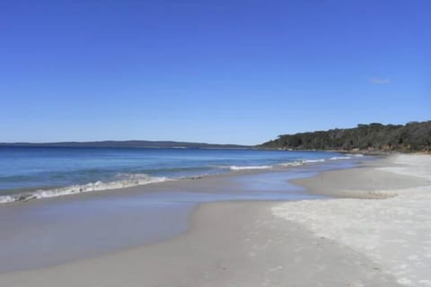 Nelson beach 3 mins walk from Point Lookout