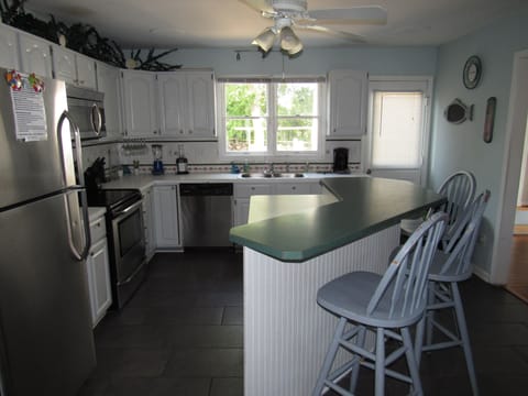 Fully Equipped Kitchen, Stainless Steel Appliances, With Island Seating