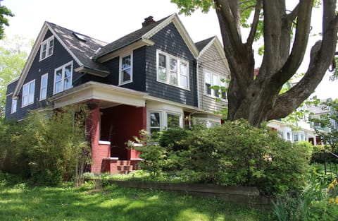 View of house from Rees Ave 