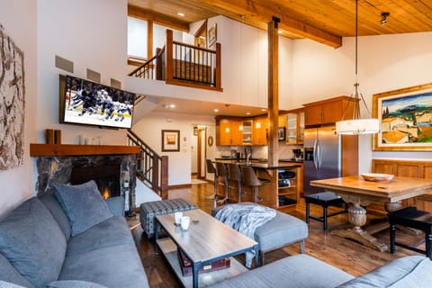 Gorgeous 3 level townhome, 4 bed, 2.5 bath