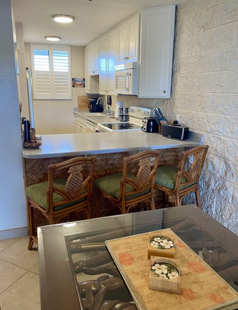 Barstool and counter seating
