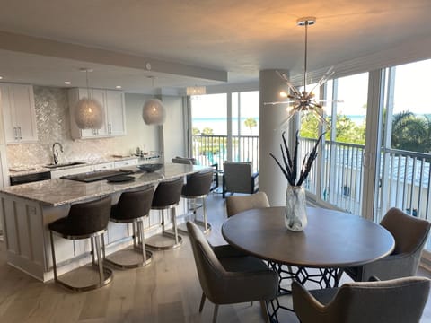 Large kitchen with 6 bar stools and a dinette area