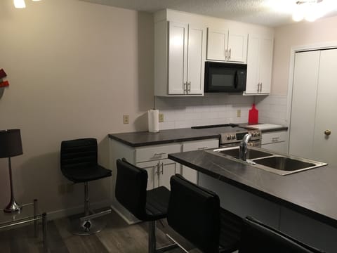 Kitchen Island/ Snack Bar