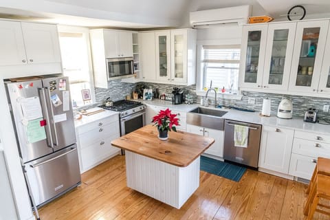Farmhouse sink and other modern amenities in kitchen 