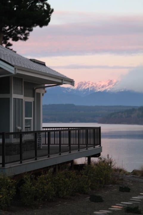 Edgewater Home and View