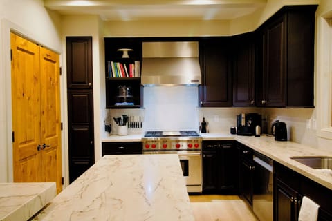 Fully equiped kitchen with Wolf range