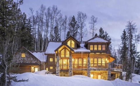 Eagle's Nest...A luxury home that enjoys spectacular views and great sunsets