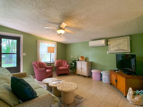 Heat/AC unit new in the last year or so and TV even newer than that.
