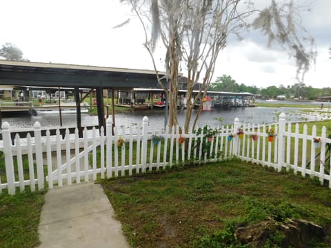 SOUTH VIEW, KENNEL&
BOAT HOUSE AND SLIP IN THE BACKGROUND