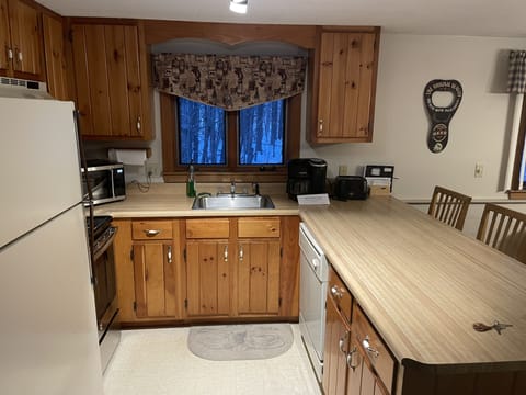  Main level kitchen with breakfast bar