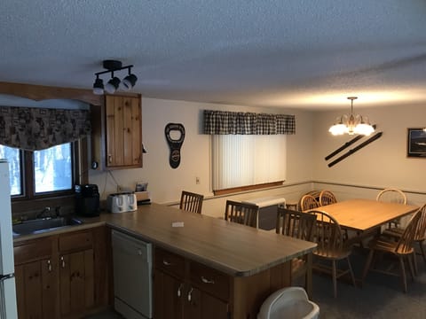 Kitchen/ Dining Area