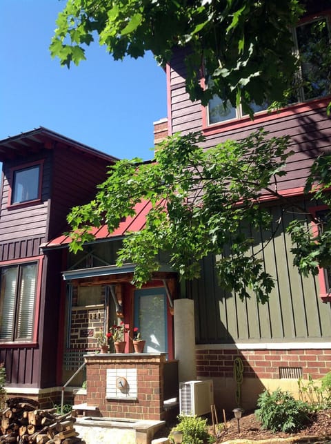 Here's the front entrance.