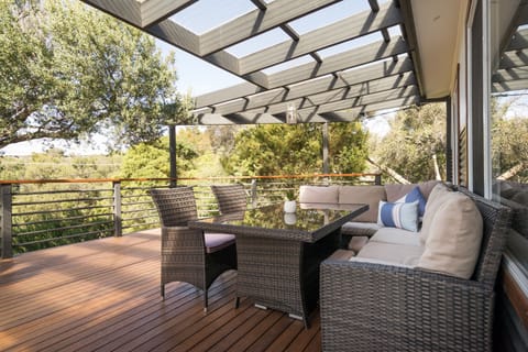 Front entertainer decking with BBQ