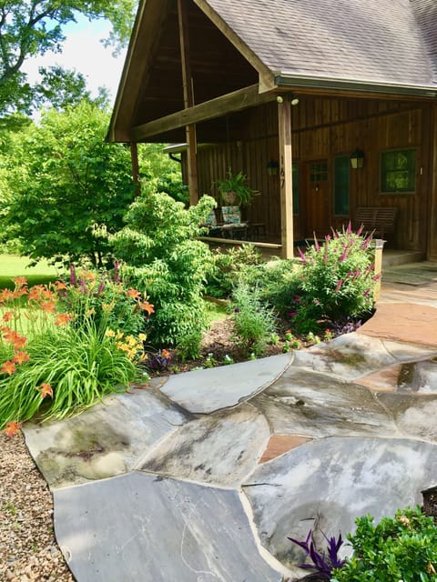 Easy entry to front porch. We'll leave the lights on!!