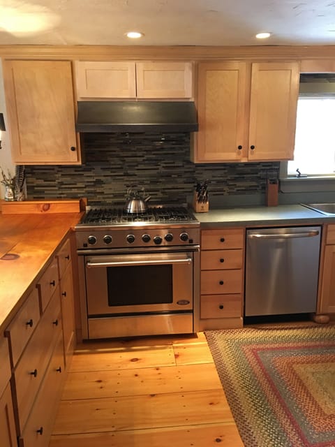Commercial DCS Stove, stainless appliances, spacious kitchen. Just bring food!