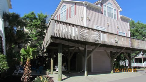 LARGE GROUND LEVEL DECK (12x40)