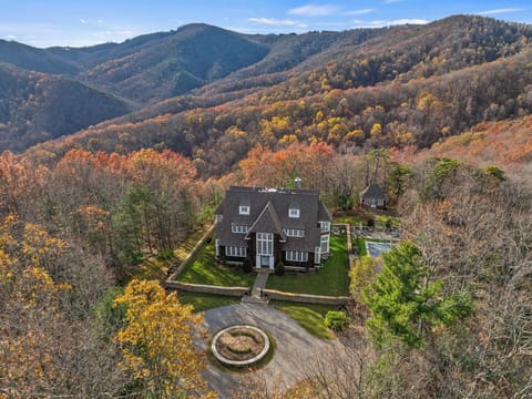 Ridgeview Manor - 
nestled amongst the Beautiful Blue Ridge Mountains...