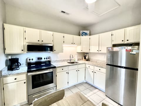 Recently updated appliances in this kitchen with essentials *currently no dishwasher*