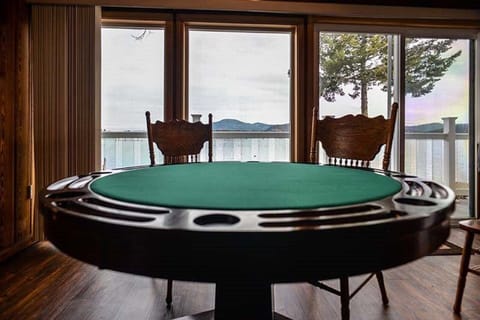 Poker table