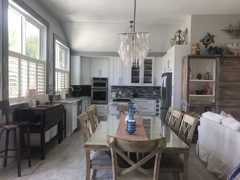 Dinning room to kitchen