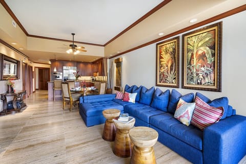 GREAT ROOM, DINING & KITCHEN, ALL FLOWING.......