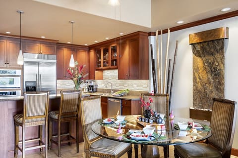 DINING, BREAKFAST BAR & KITCHEN