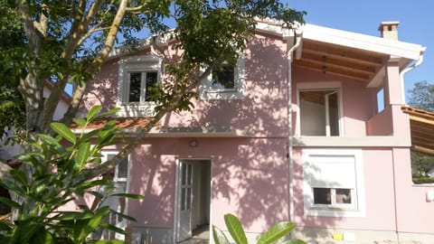 Holiday home "Viola" from the front