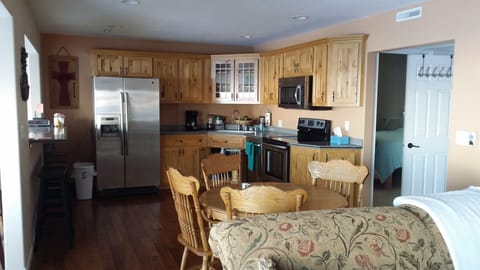Fully stocked kitchen. All appliances, PUR water filter for fresh water & ice.  