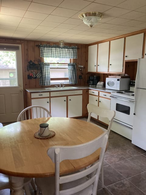 Well stocked kitchen with all the utensils you need. Dual Kuerig coffee pot/kcup