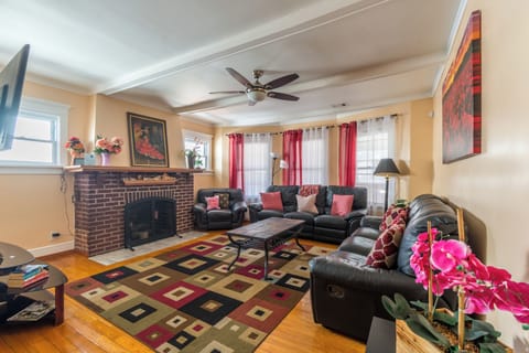 Living room, sitting area