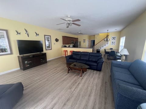 Living Room w/55"Roku enabled TV. 