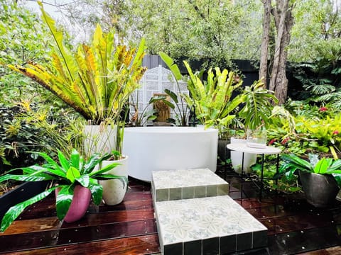 Outdoor spa tub