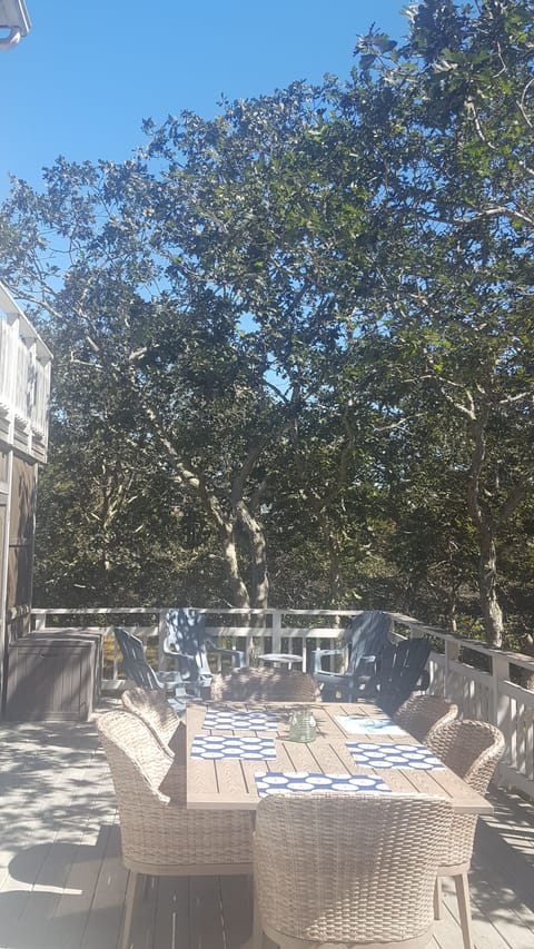 3 sitting areas on large deck!