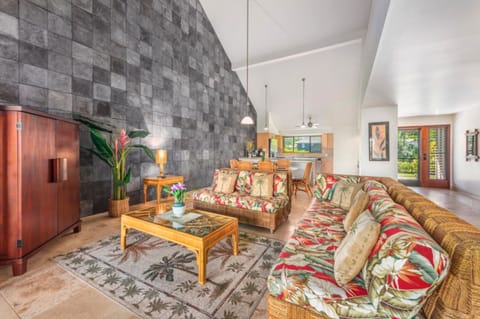 Han Lviing to Kitchen - The Hanalei has a very open Floorplan, great for enjoying with family.
