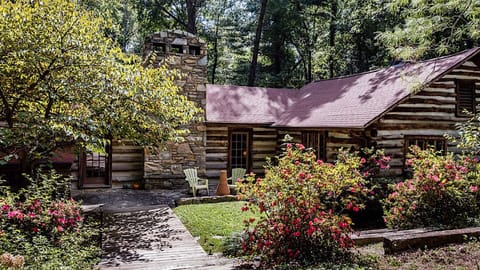 Majestic Old Hunter’s Lodge
