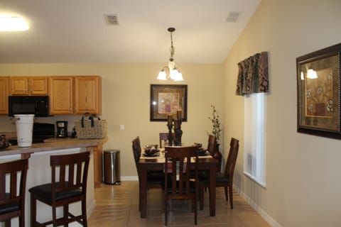 Formal dinning table & breakfast bar.