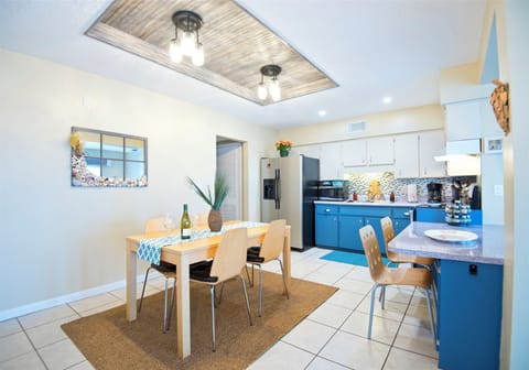 Gecko Unit Kitchen and Dining Room