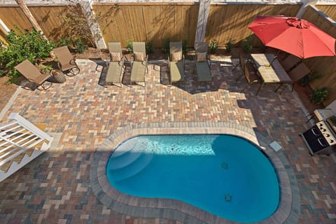 POOL/PATIO