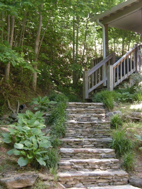 welcome to Nana's River cottage