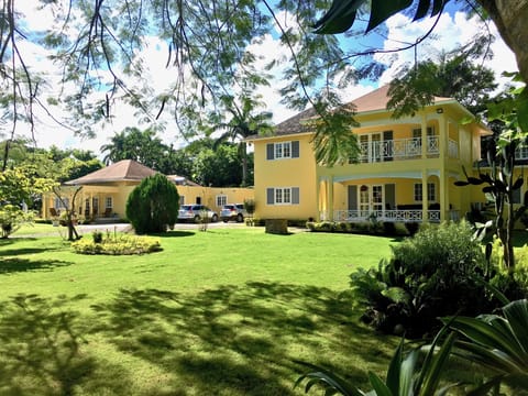 Over the Moon - 
3 Bedrooms with balcony and verandah
